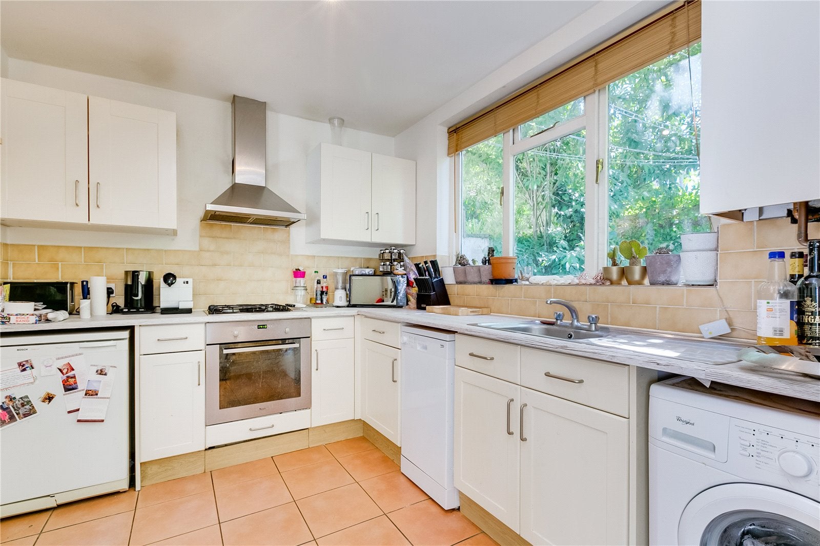 Flat Mayflower Road in Greater London