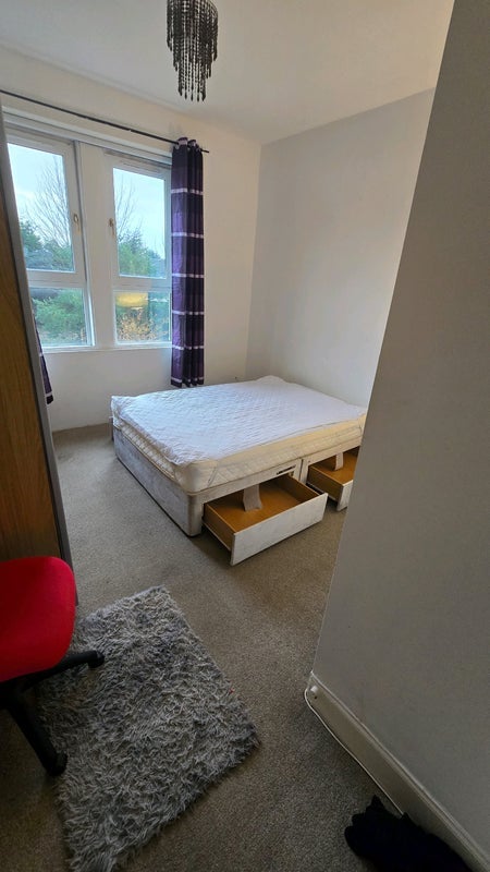 Room Muirhead Street in Kirkintilloch