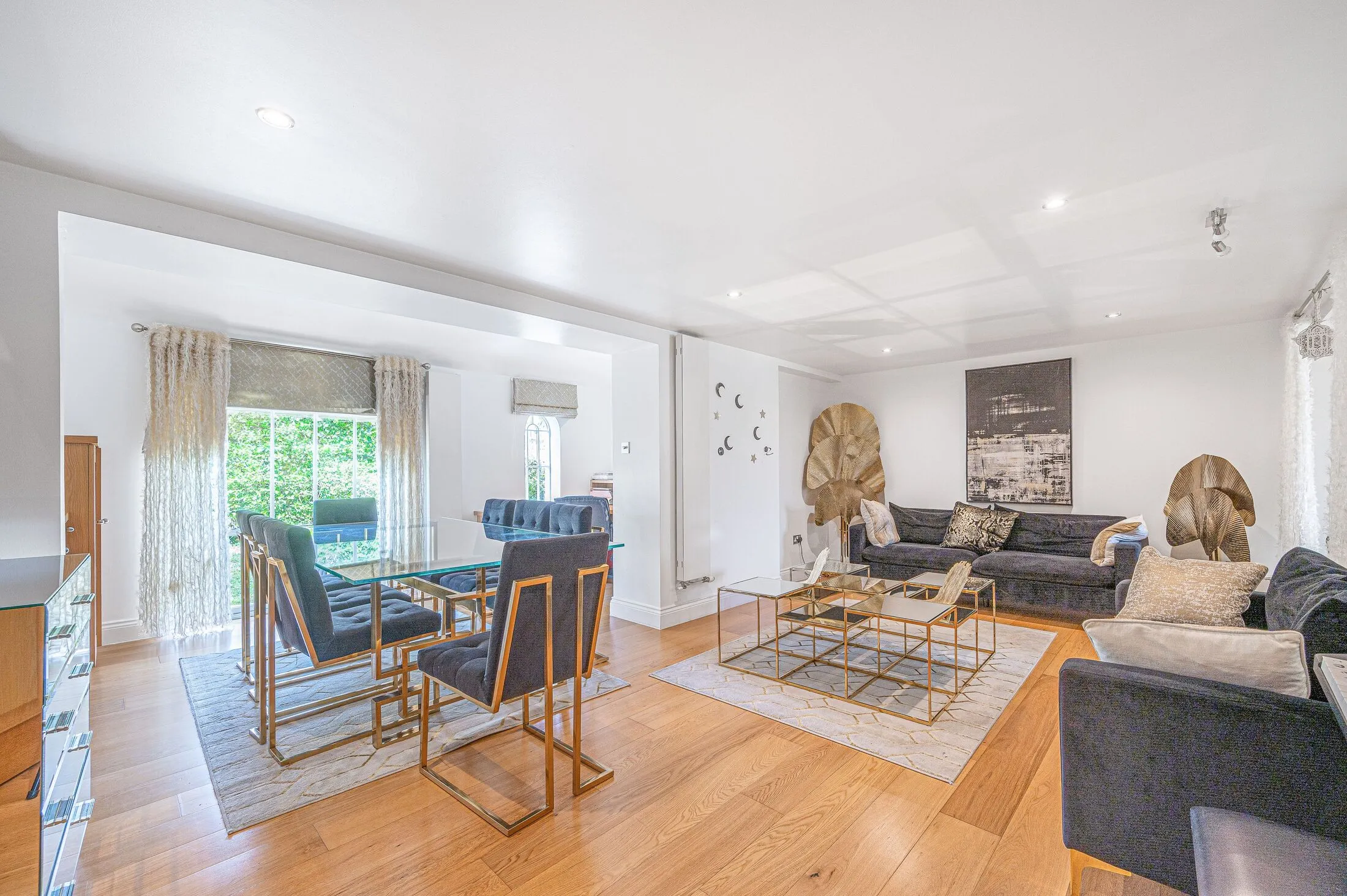 Flat Royal Drive in Greater London