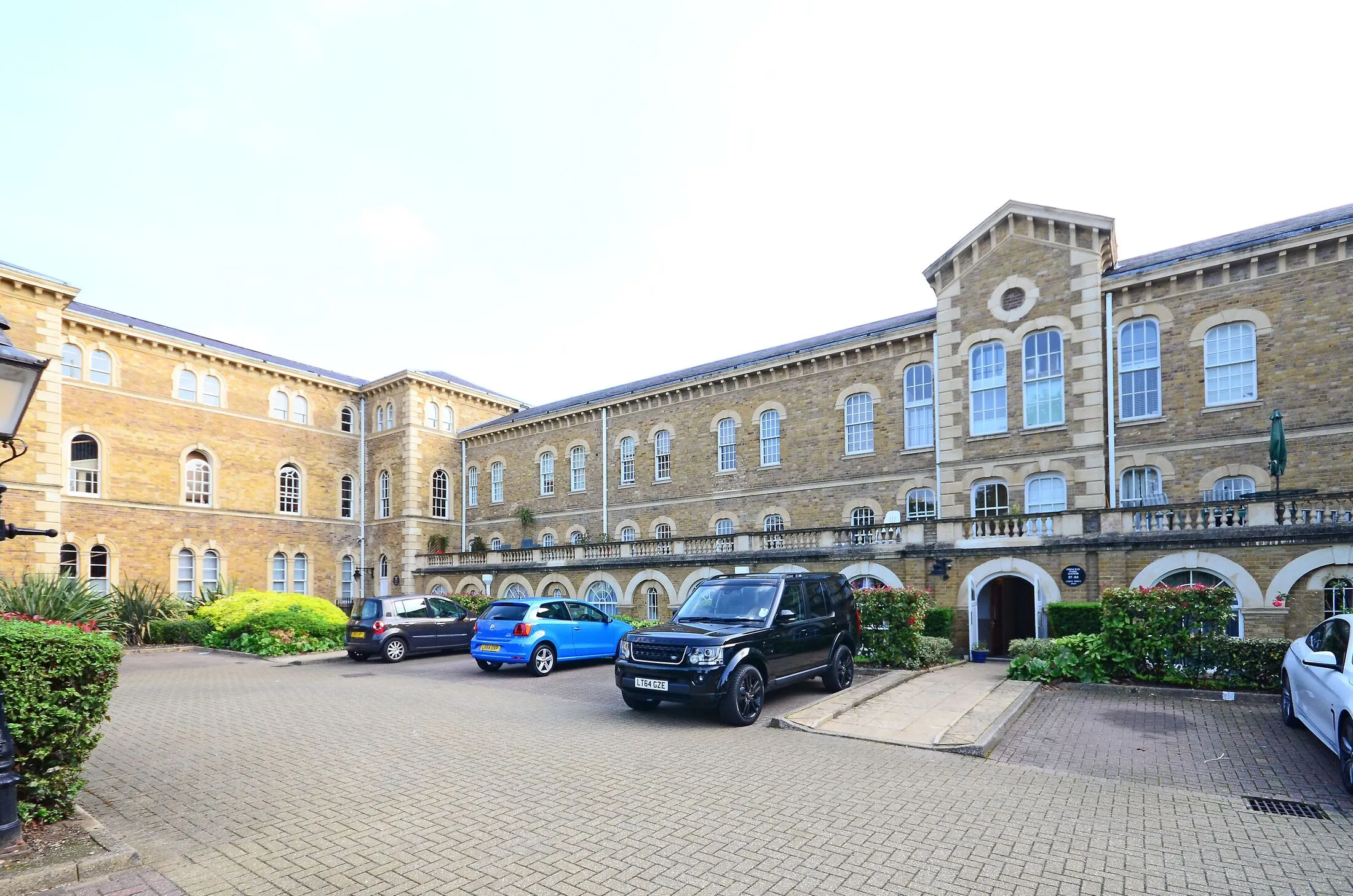 Flat Royal Drive in Greater London