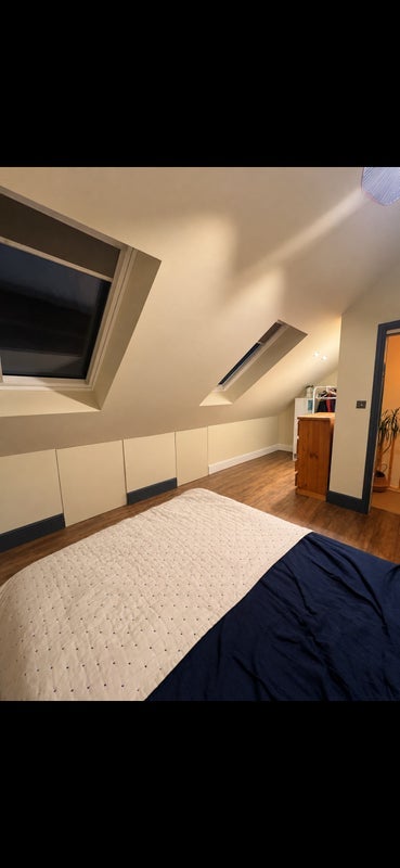 Room Calcott Road in Bristol