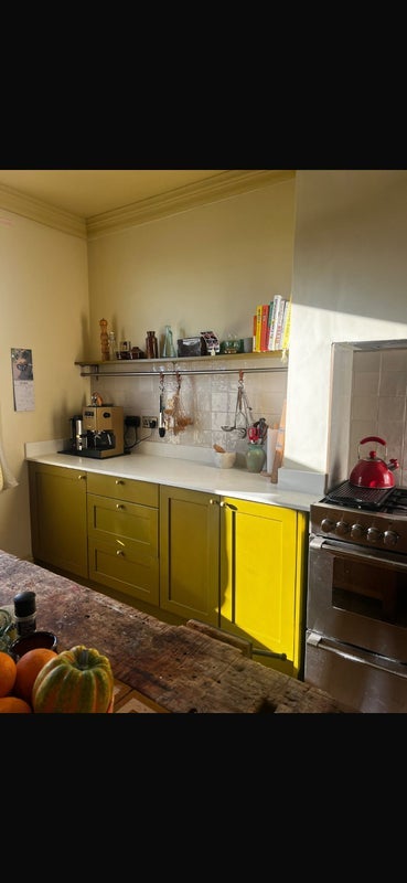Room Calcott Road in Bristol