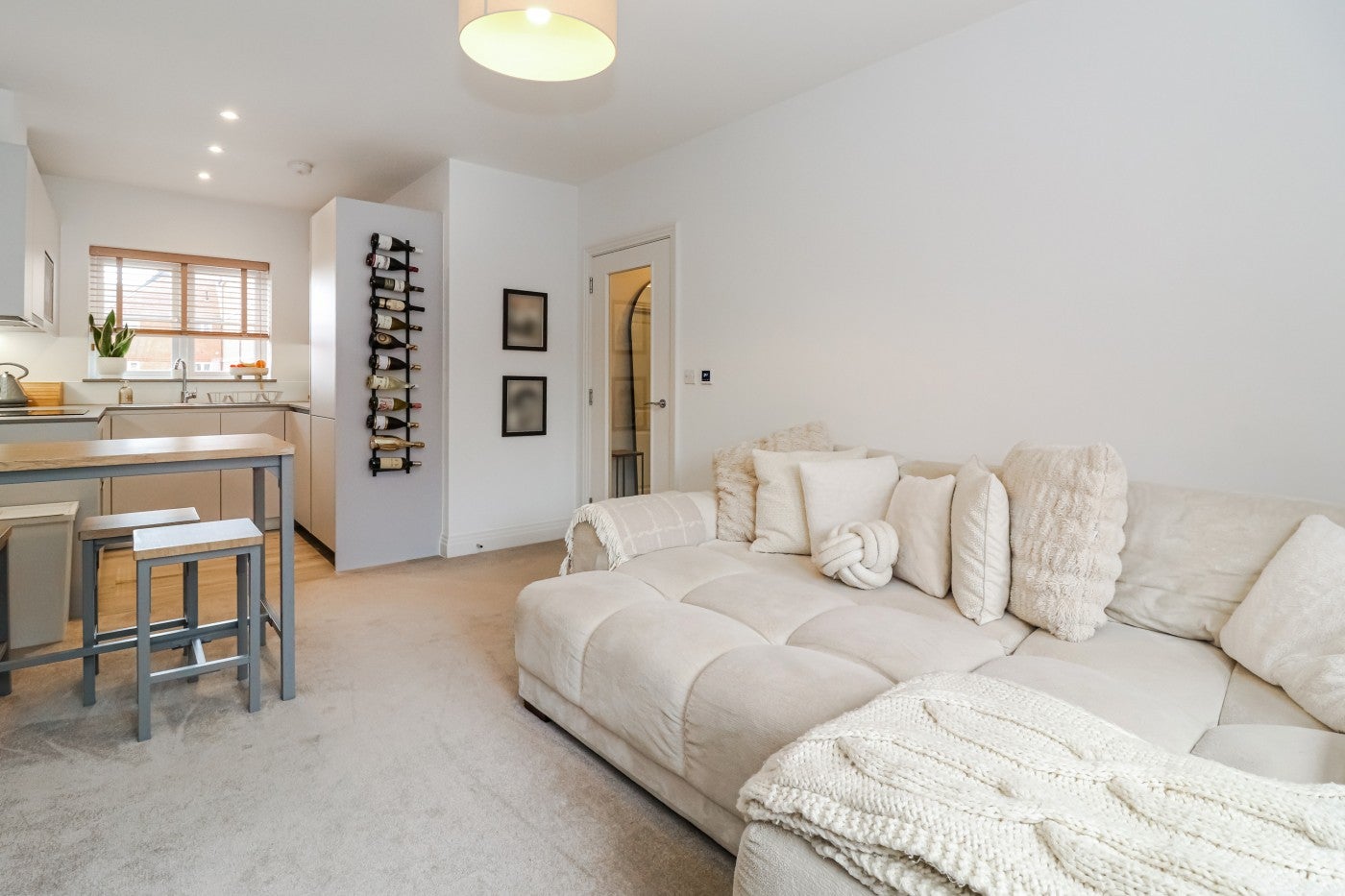 Flat Aspen Road in High Wycombe