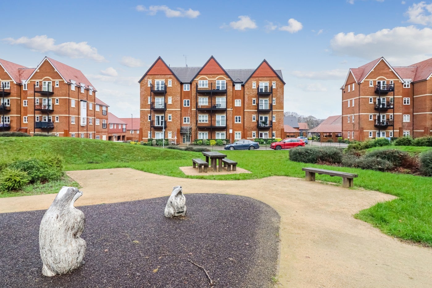 Flat Aspen Road in High Wycombe
