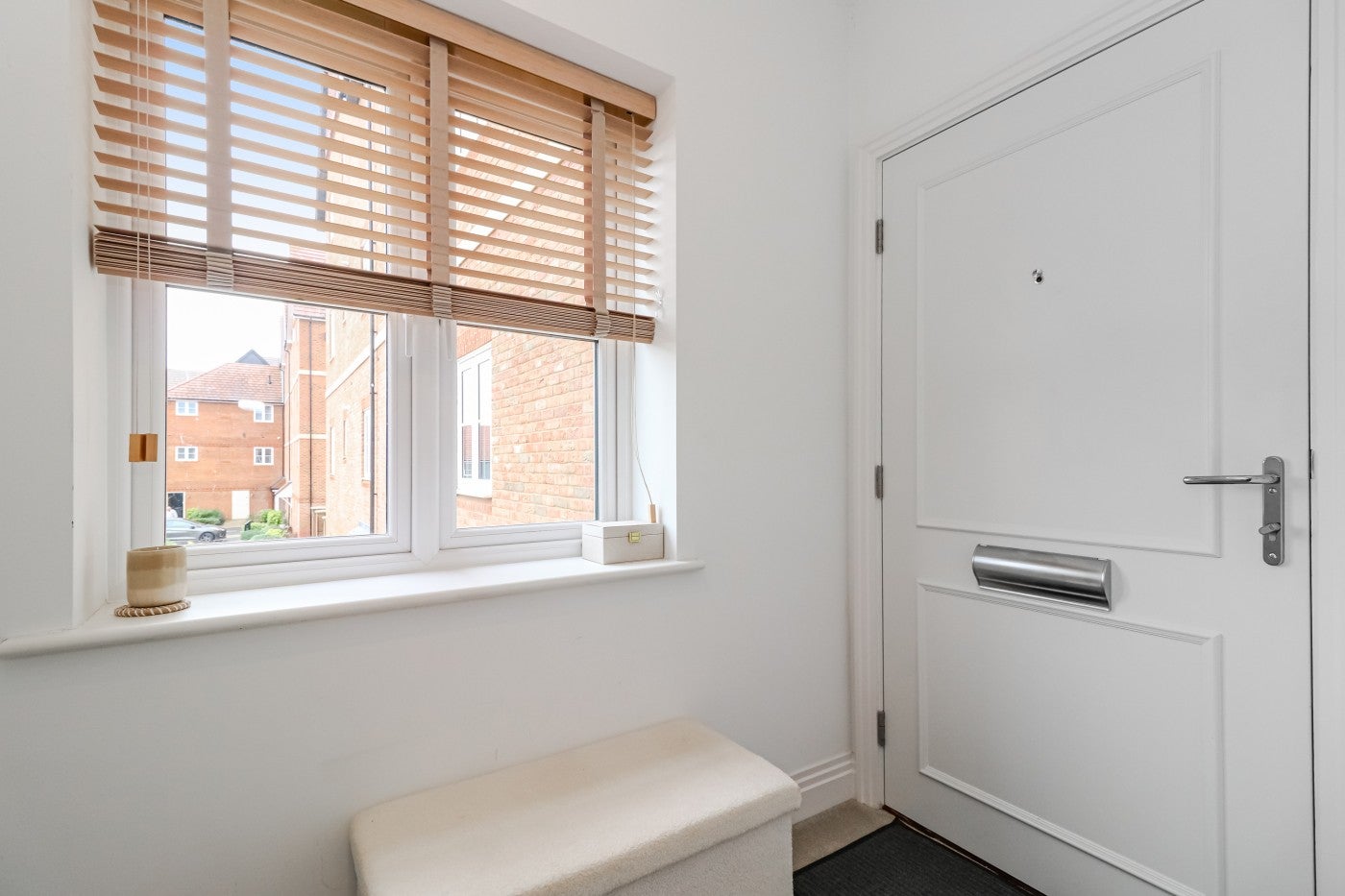Flat Aspen Road in High Wycombe