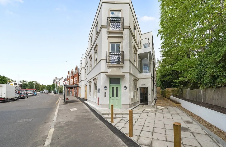 Flat London Road in Greater London