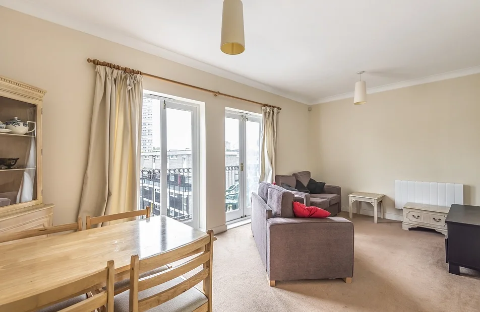Flat Randall Close in Greater London