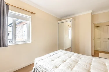 Flat Randall Close in Greater London