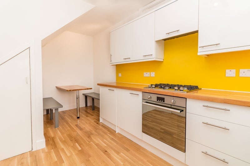 Room Queensbridge Court in Greater London