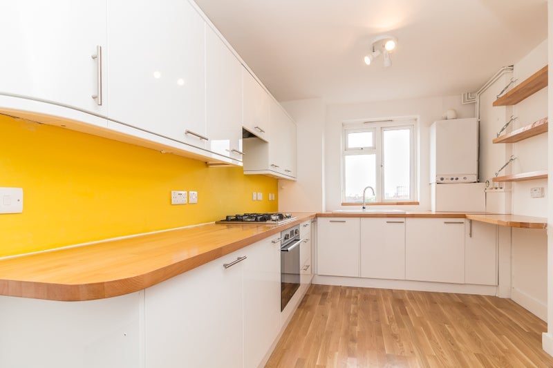 Room Queensbridge Court in Greater London