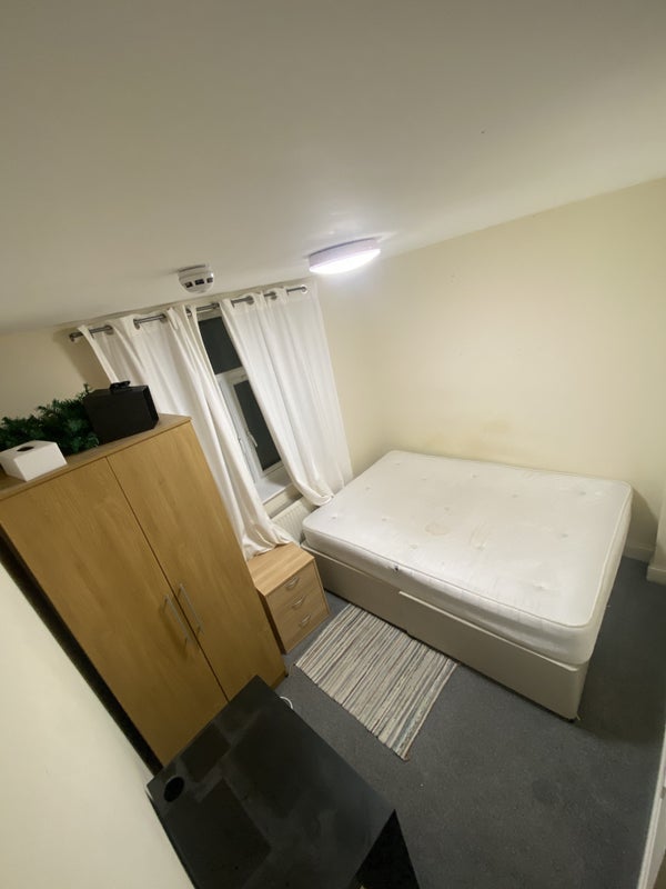 Room Frithville Gardens in Greater London