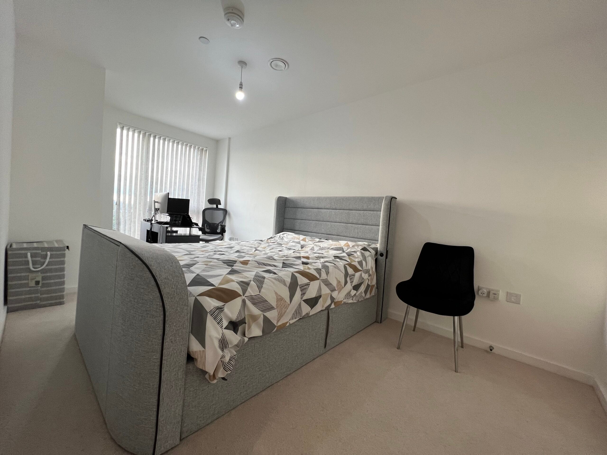 Flat Endeavour Square in Greater London