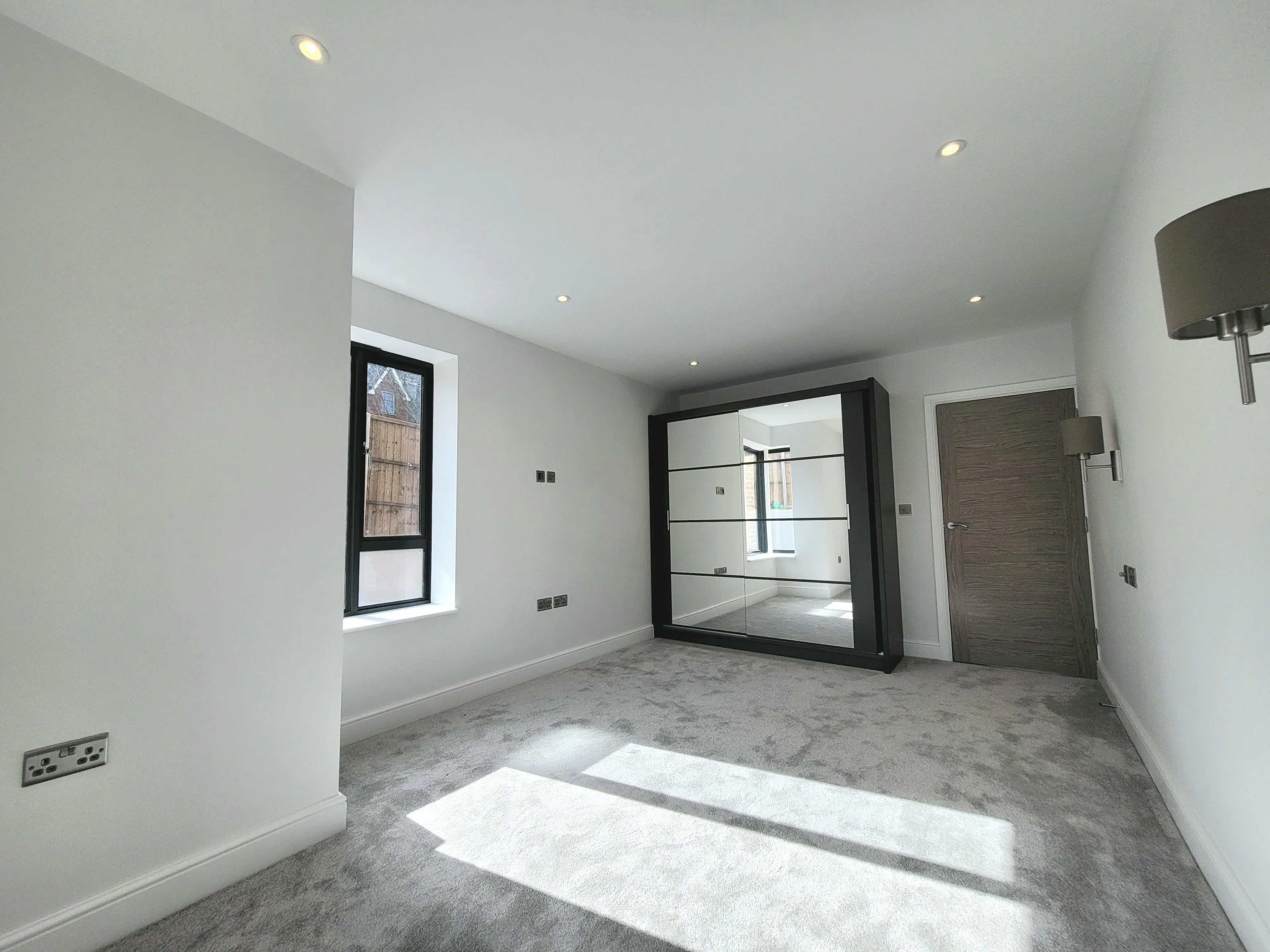 Flat Hollybush Close in Watford