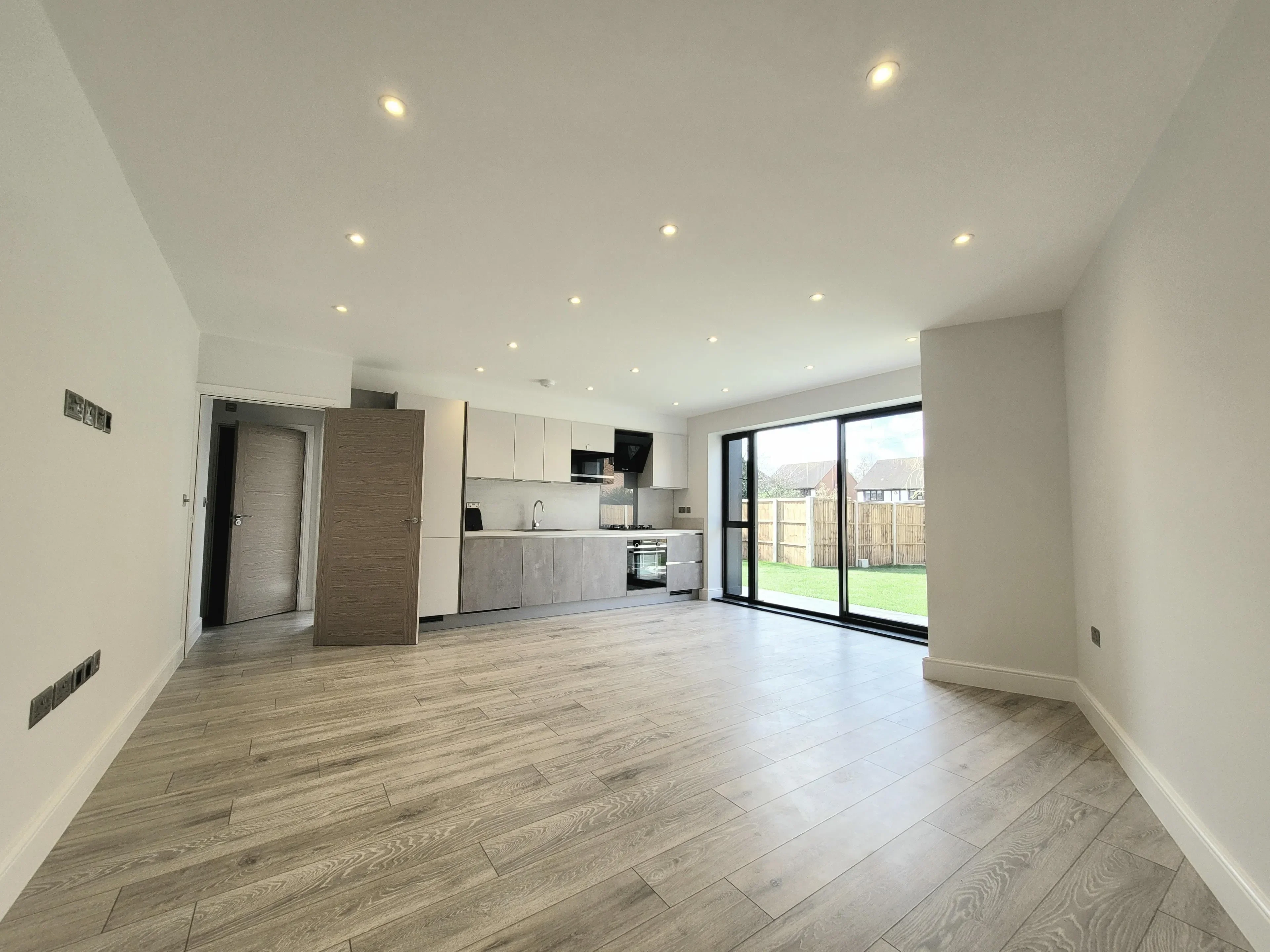 Flat Hollybush Close in Watford