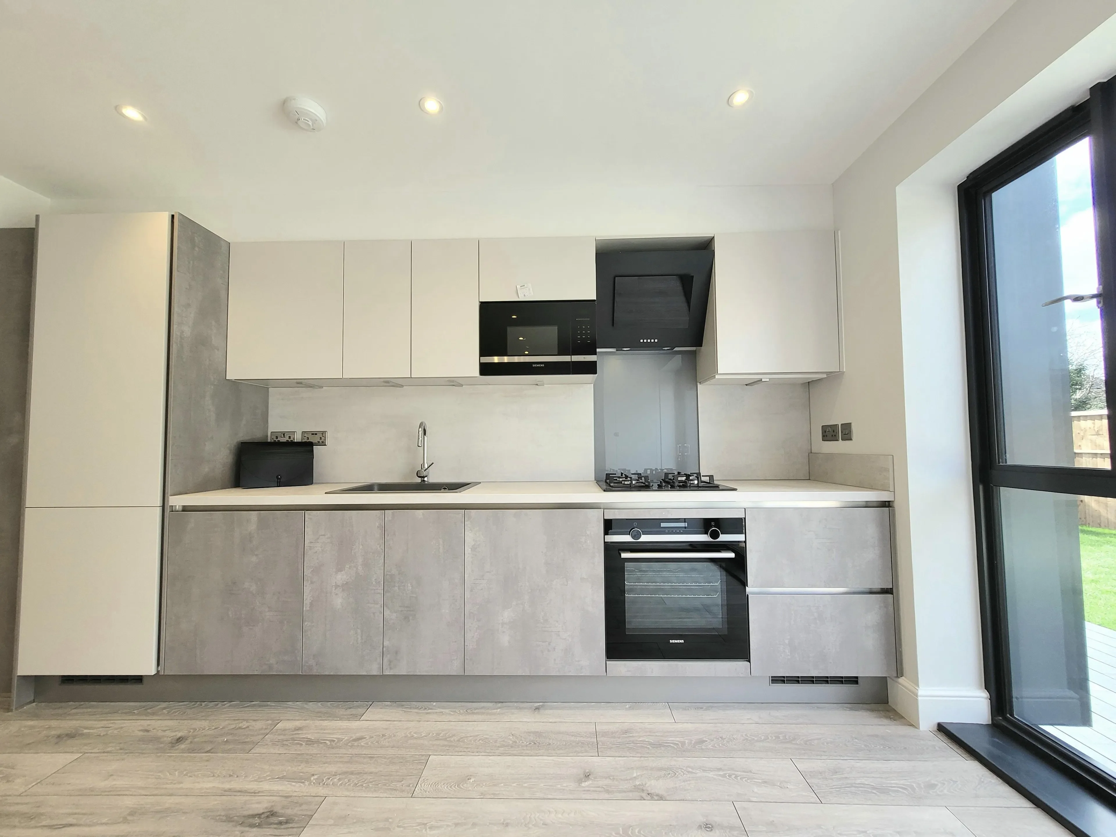 Flat Hollybush Close in Watford