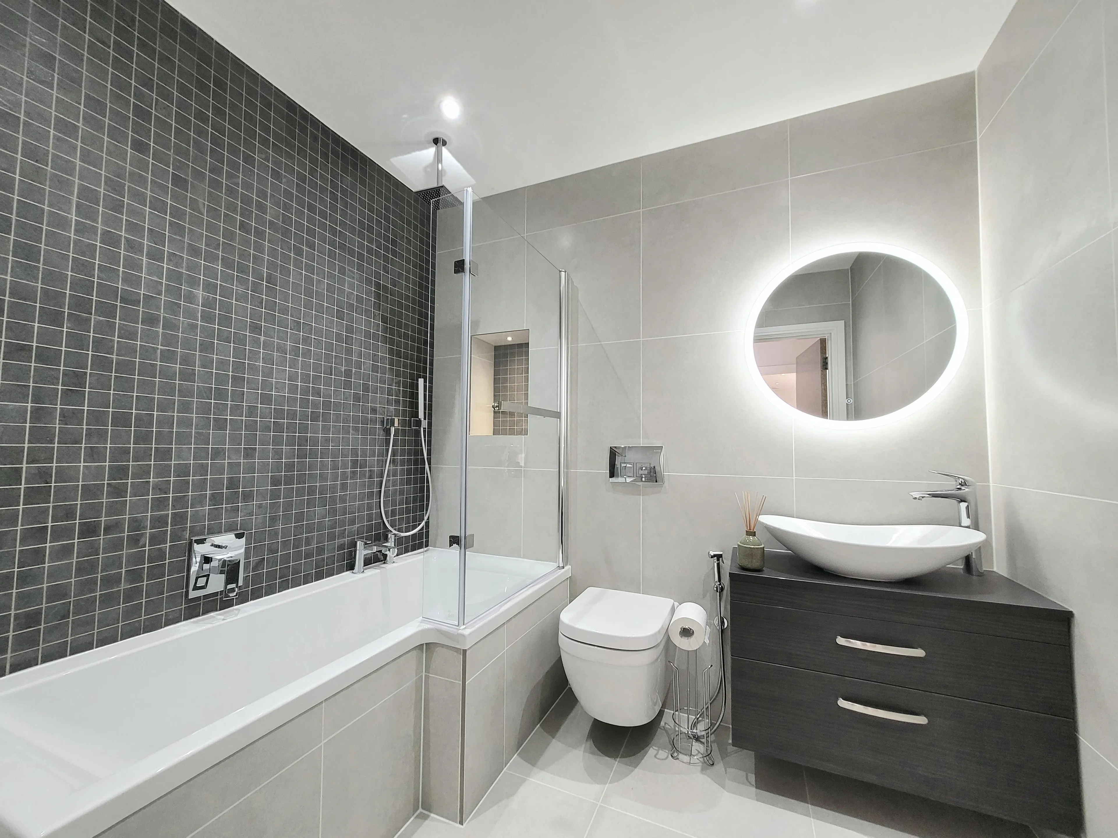 Flat Hollybush Close in Watford