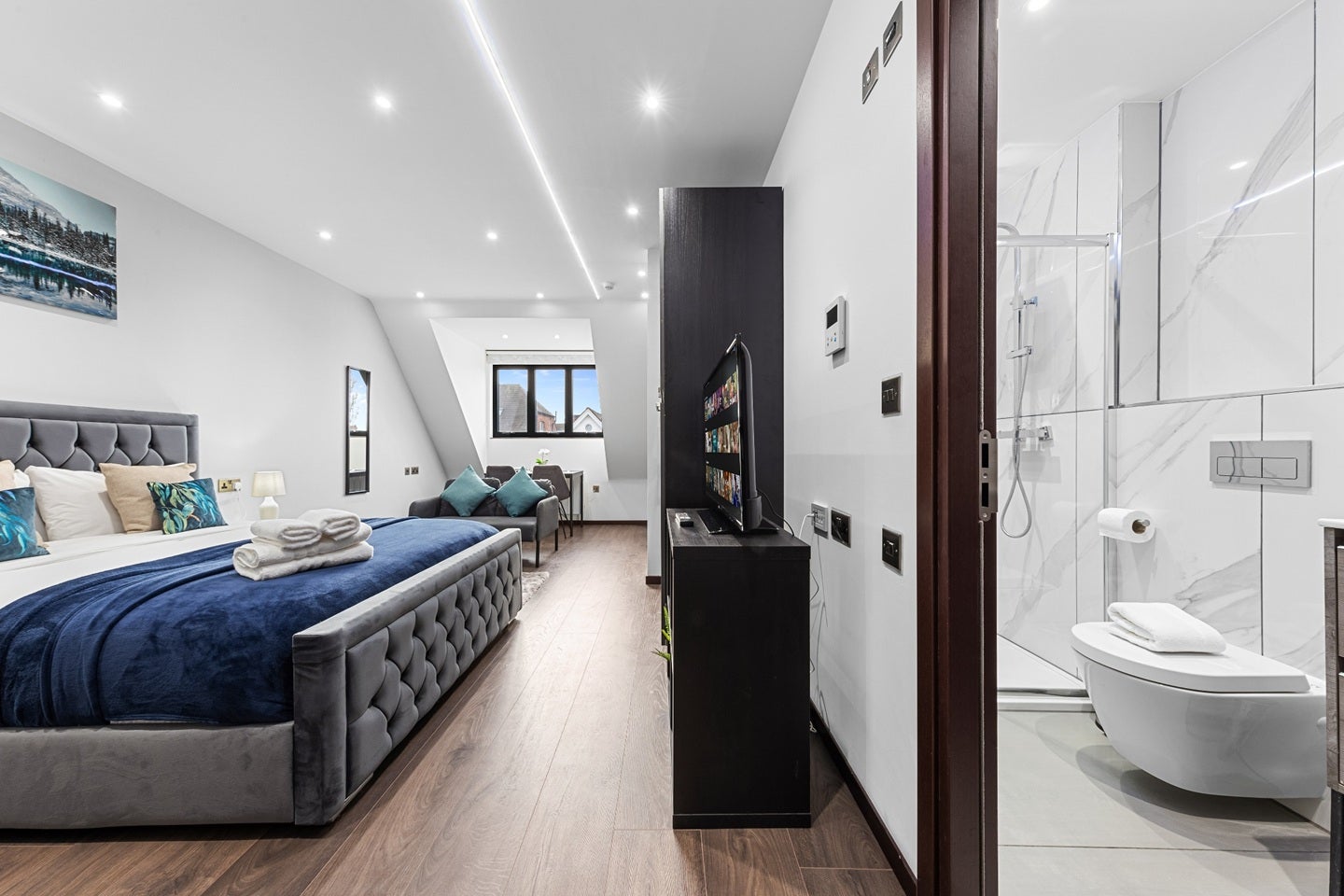 Flat Armitage Road in Greater London