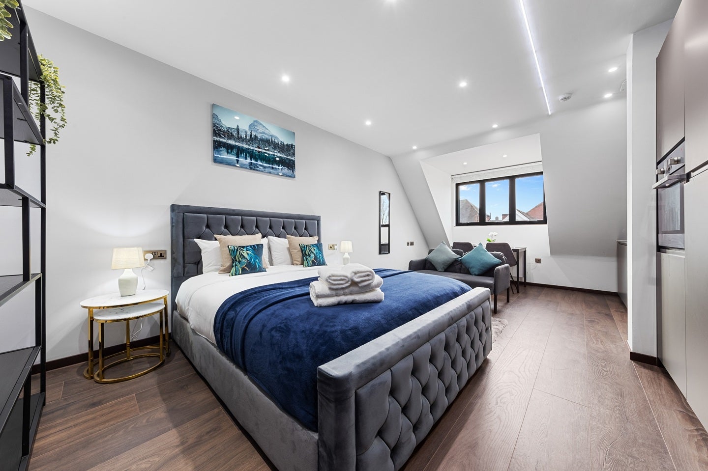 Flat Armitage Road in Greater London