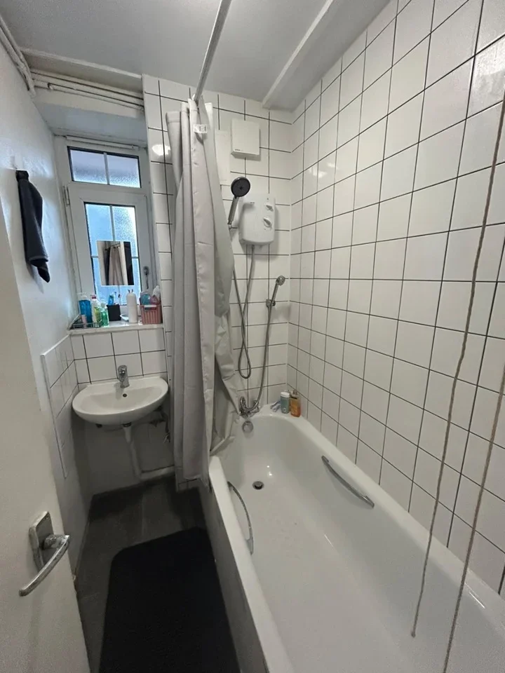 Room Tiverton Street in Greater London