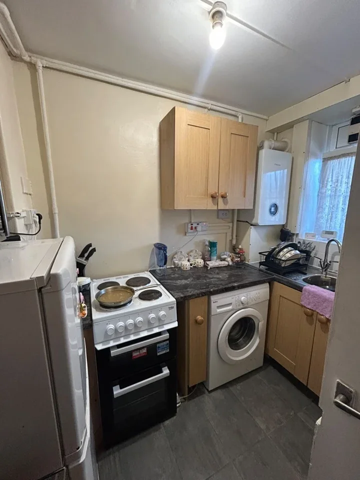 Room Tiverton Street in Greater London