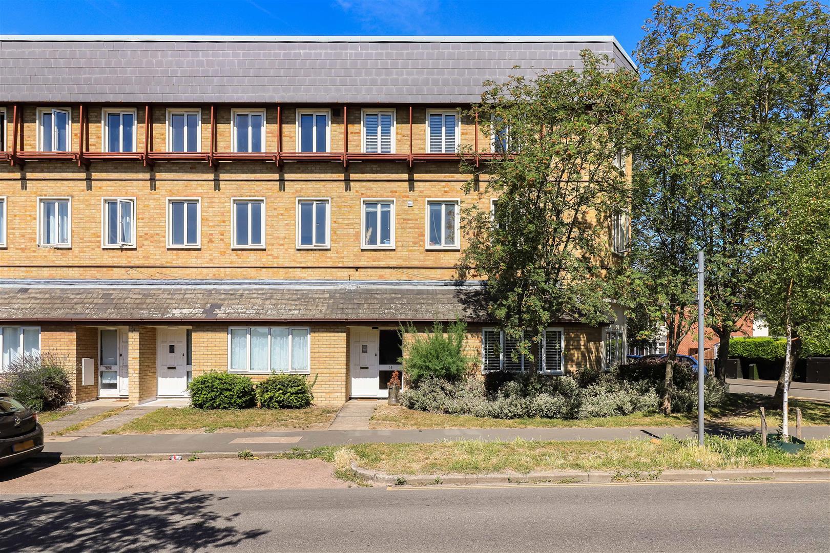 Flat Whitehill Road in Cambridge