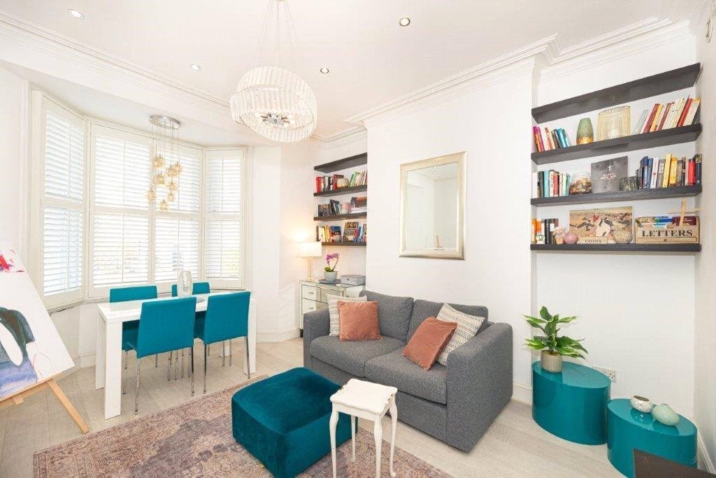 Flat Harwood Road in Greater London