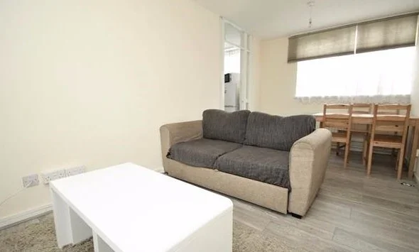 Flat Stuart Road in Greater London