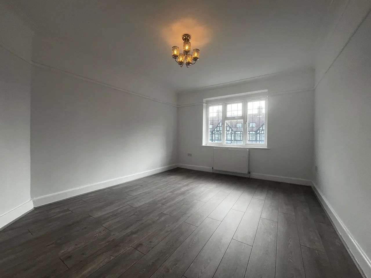 Flat Coombe Lane in Greater London