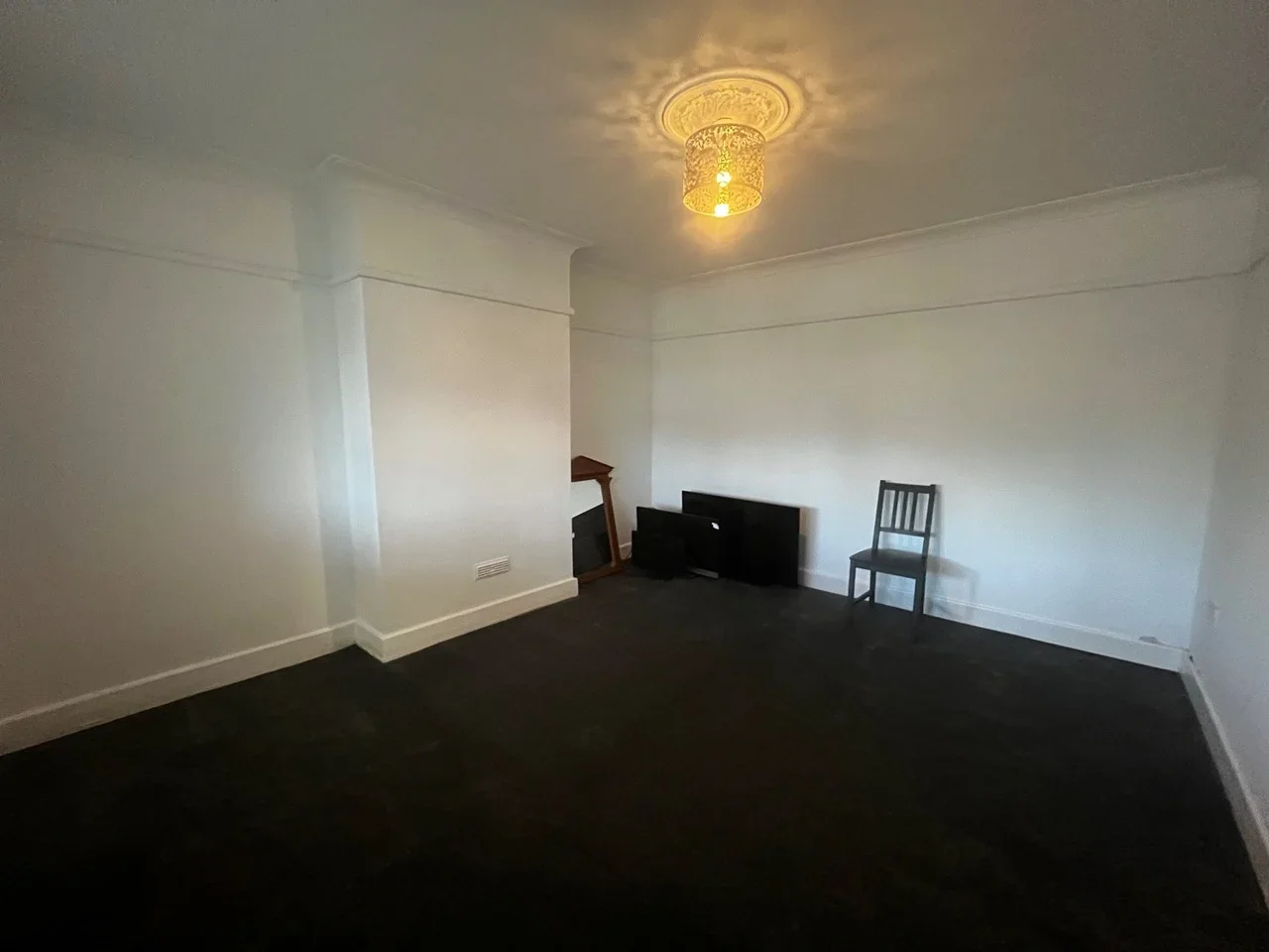 Flat Coombe Lane in Greater London
