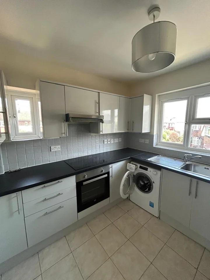 Flat Coombe Lane in Greater London