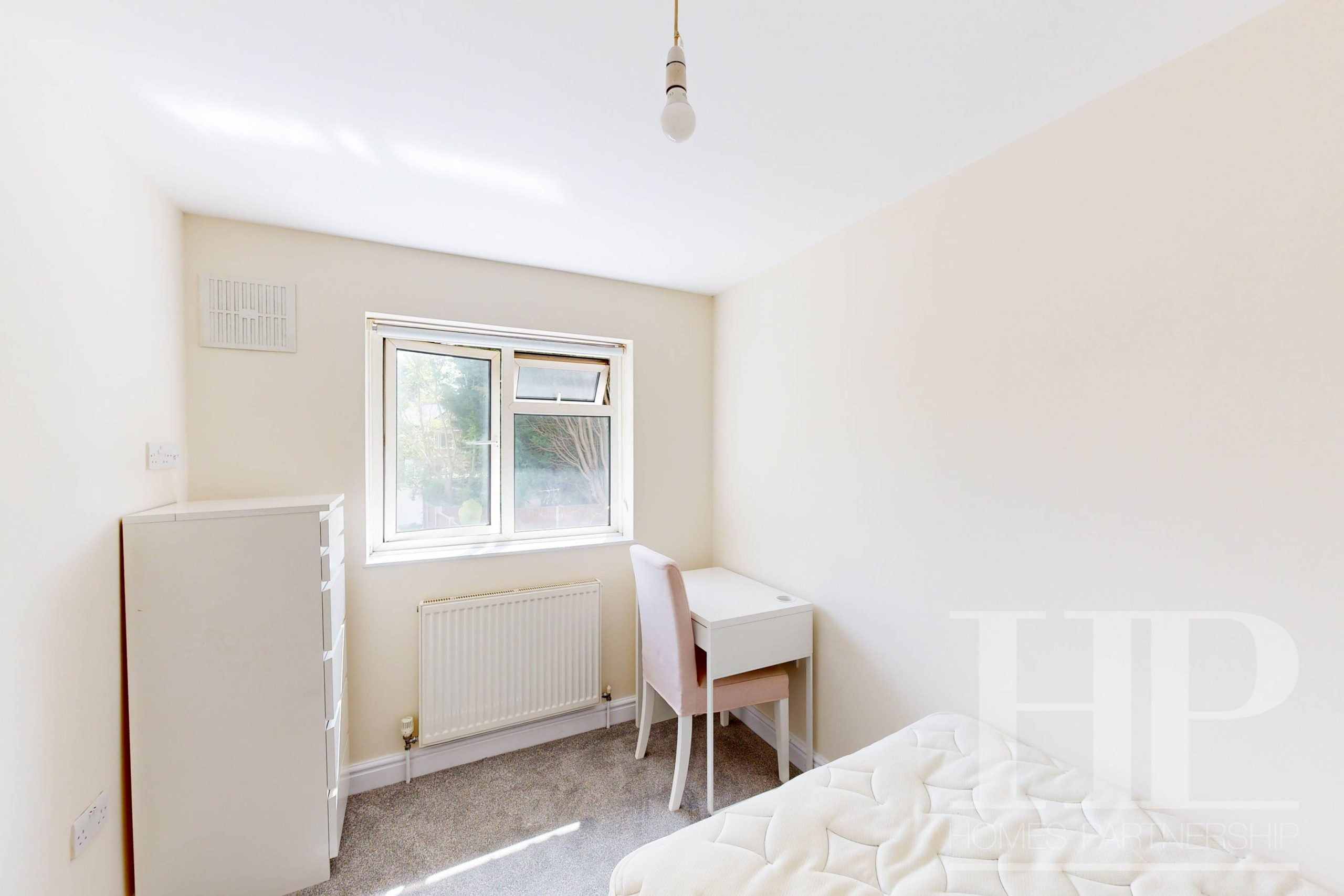 Room Friars Rookery in Crawley