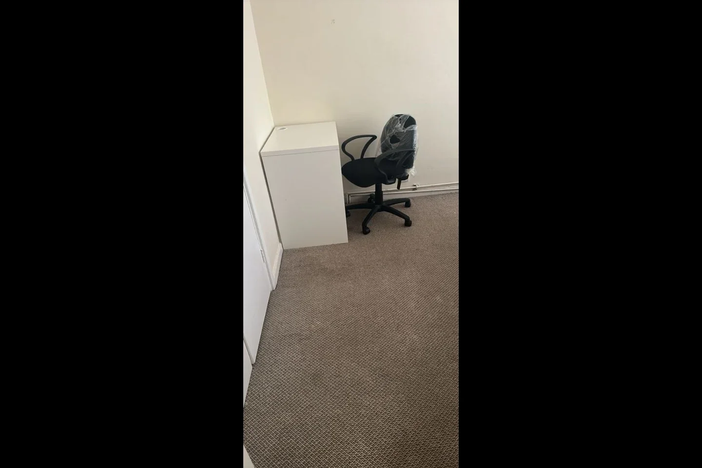 Room Henbane Path in Greater London