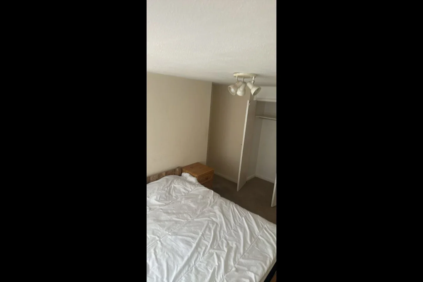 Room Henbane Path in Greater London