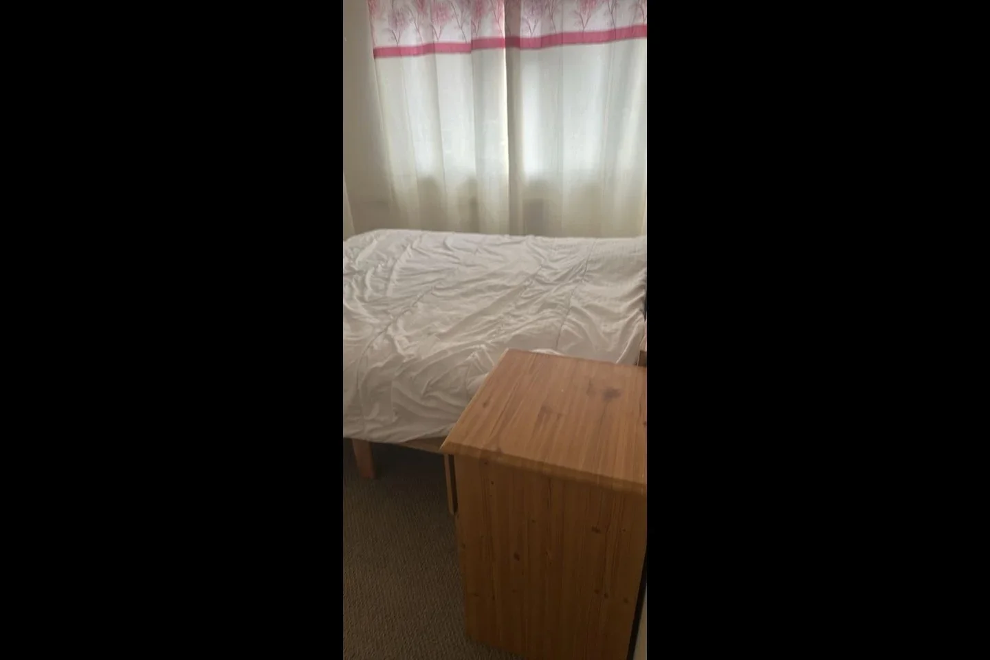 Room Henbane Path in Greater London