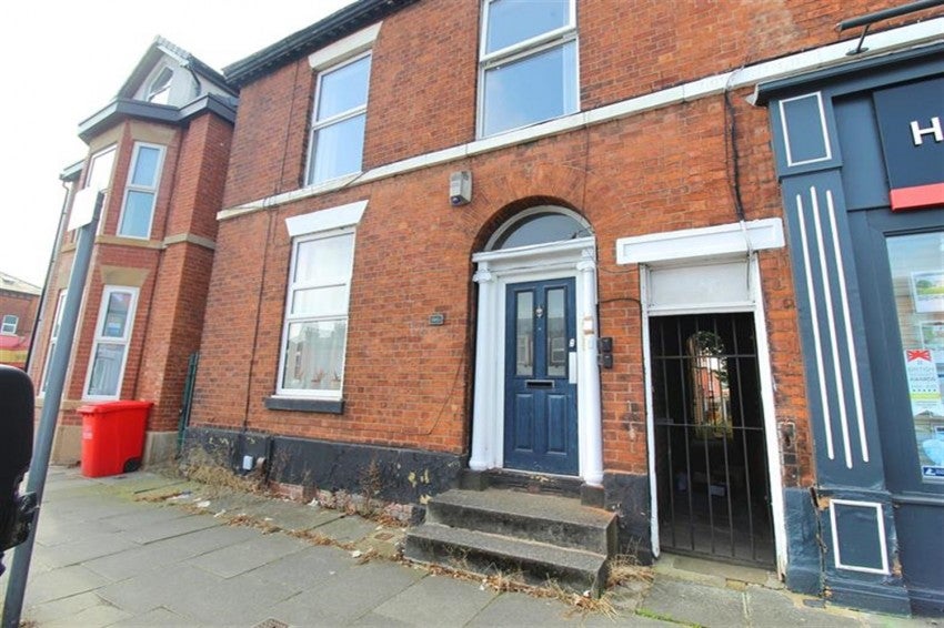 Flat Wellington Road South in Hazel Grove
