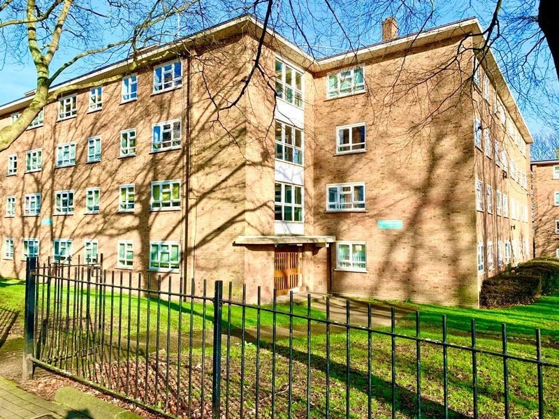 Room Westhouse Close in Greater London