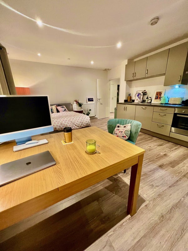 Room Plumstead Road in Greater London