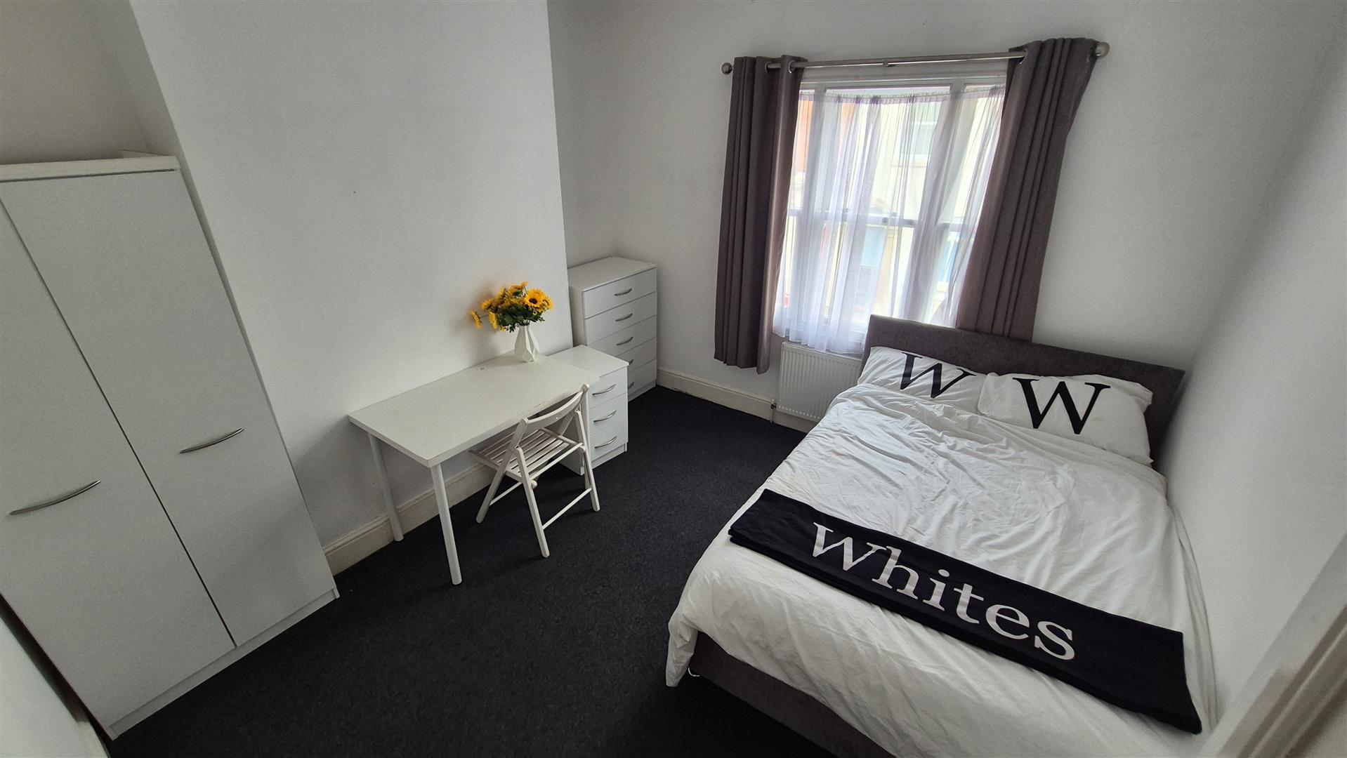 Room Hazelwood Road in Northampton