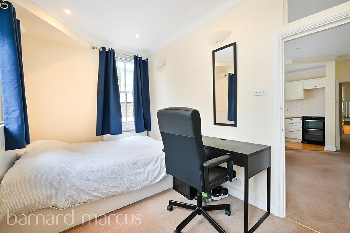 Flat Latchmere Road in Greater London
