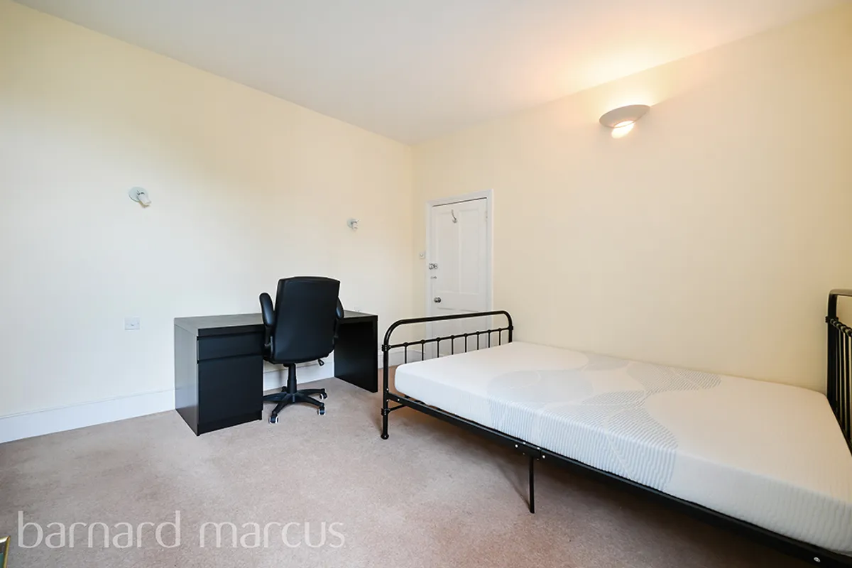 Flat Latchmere Road in Greater London