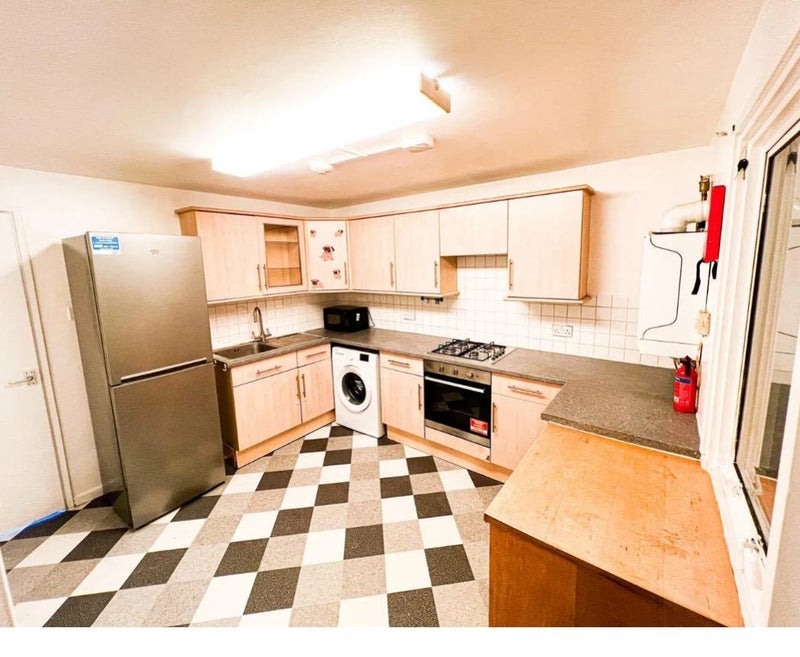 Room Devenay Road in Greater London