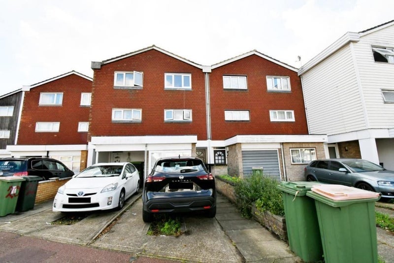 Room Devenay Road in Greater London