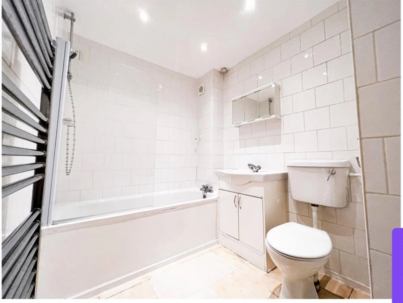 Room Devenay Road in Greater London