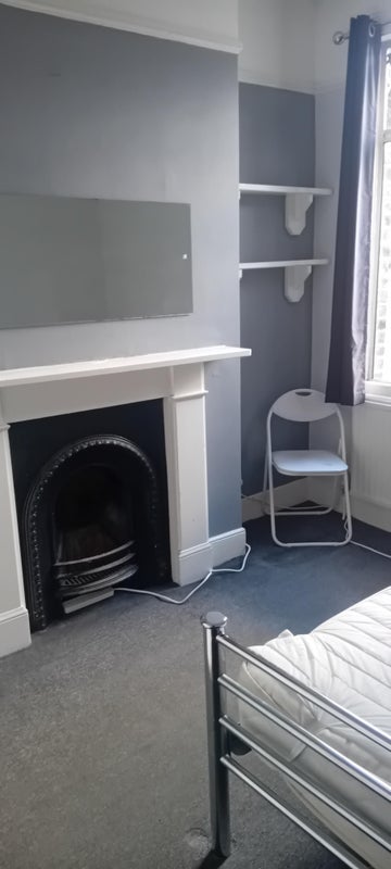 Room Churchill Road in Greater London