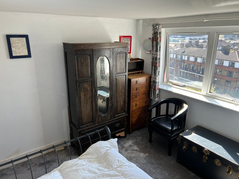 Room Long Lane in Greater London