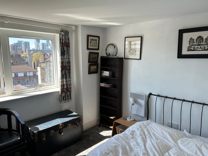 Room Long Lane in Greater London