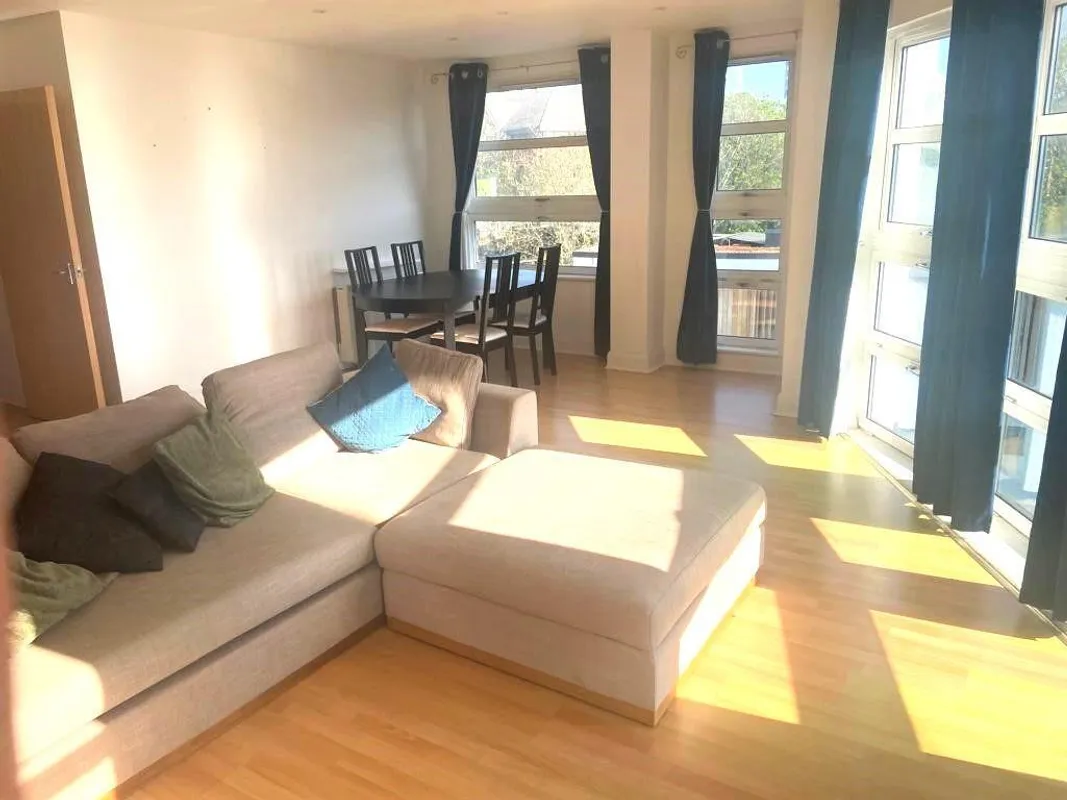 Flat Kew Bridge Court in Greater London