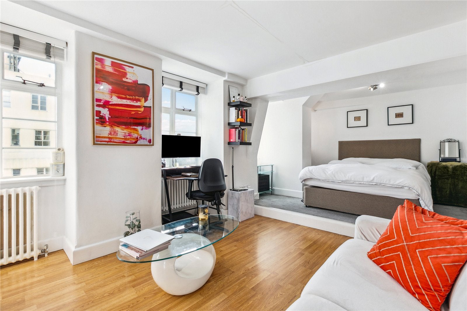 Flat Sloane Avenue in Greater London