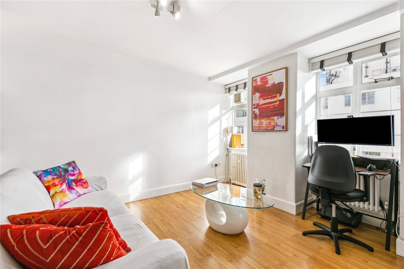 Flat Sloane Avenue in Greater London