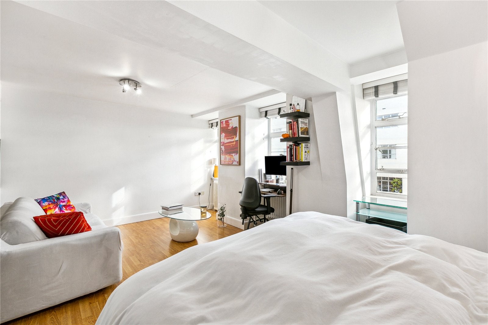 Flat Sloane Avenue in Greater London